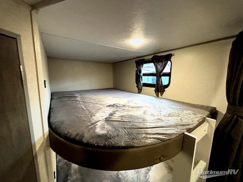 2026 Coachmen Catalina Legacy Edition 273DBHCKLE RV Photo 4