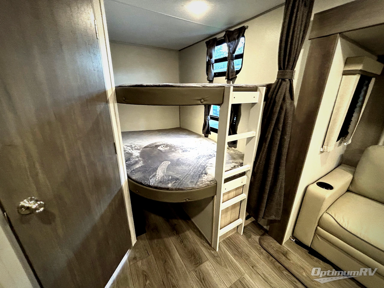 2026 Coachmen Catalina Legacy Edition 273DBHCKLE Photo 12