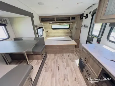 2022 Venture Sonic Lite SL169VUD RV Photo 2