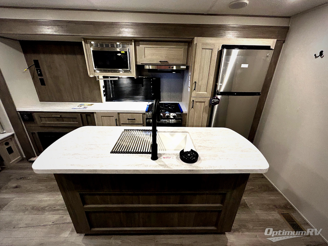 2025 Coachmen Catalina Legacy Edition 313RLTS Photo 6