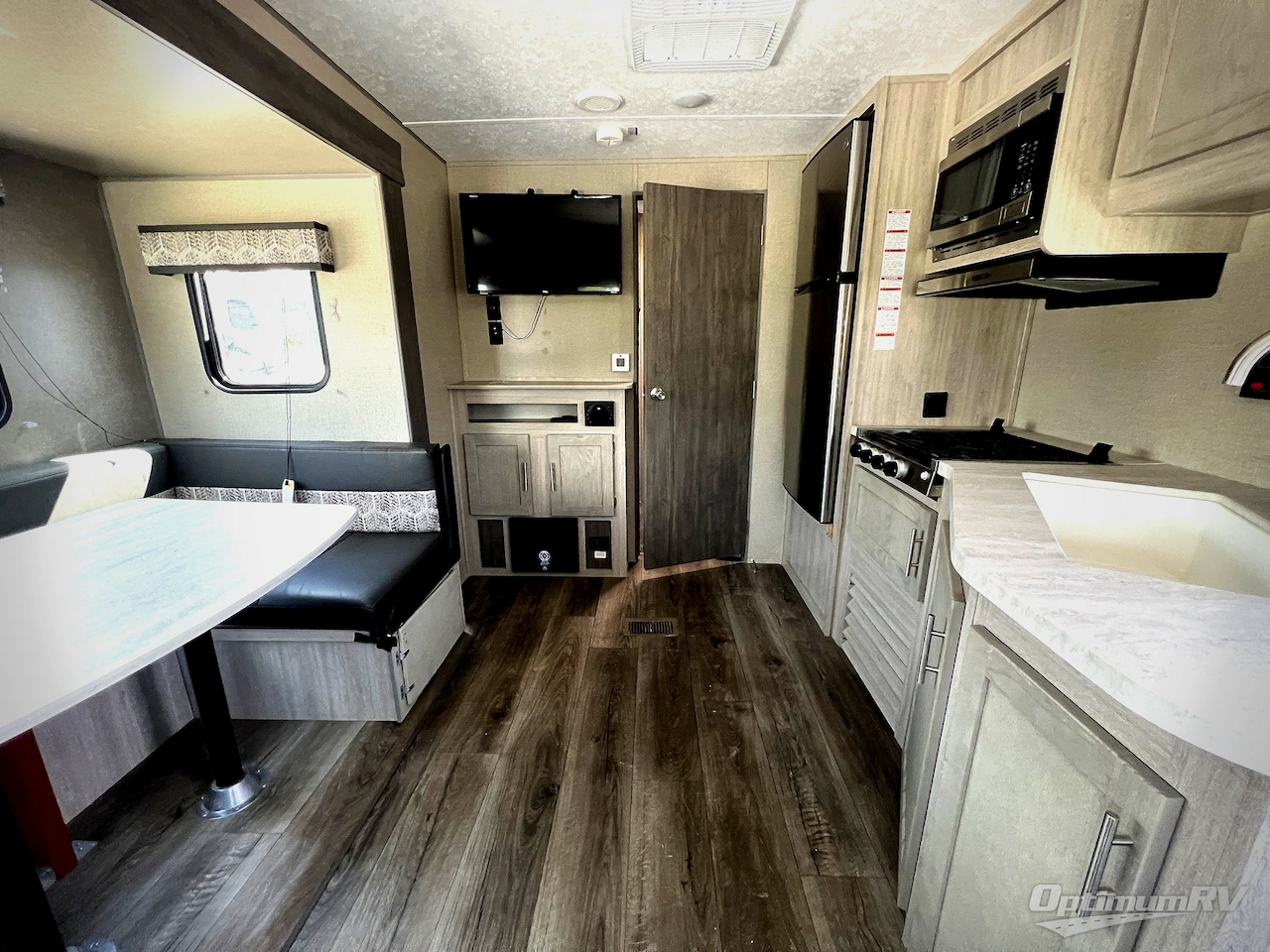 2023 Coachmen Catalina Summit Series 8 231MKS Photo 4