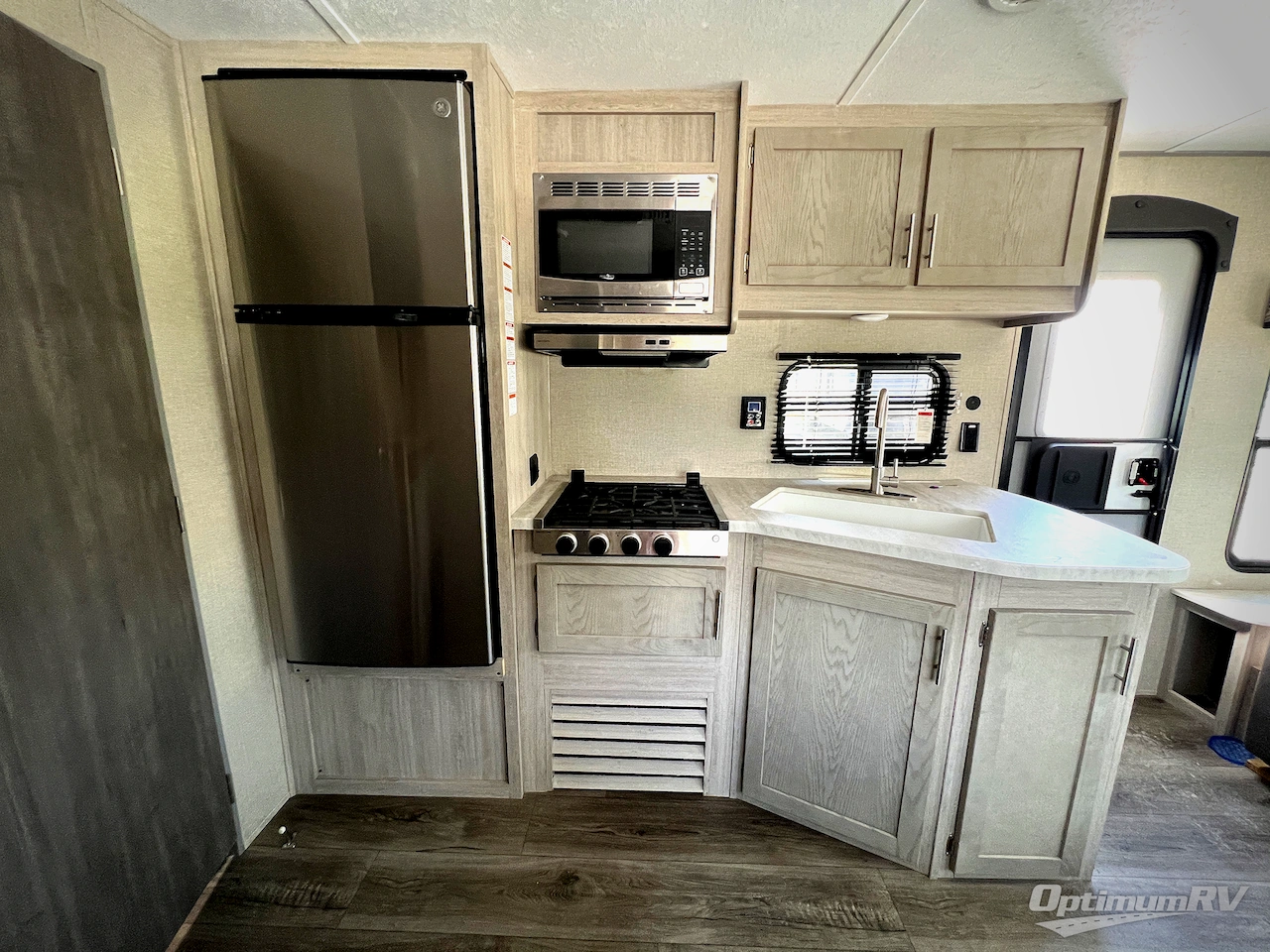 2023 Coachmen Catalina Summit Series 8 231MKS Photo 8