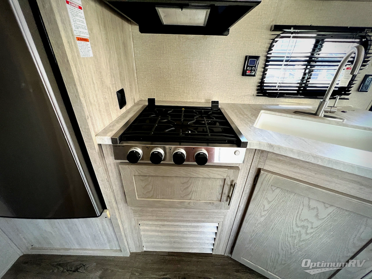 2023 Coachmen Catalina Summit Series 8 231MKS Photo 12