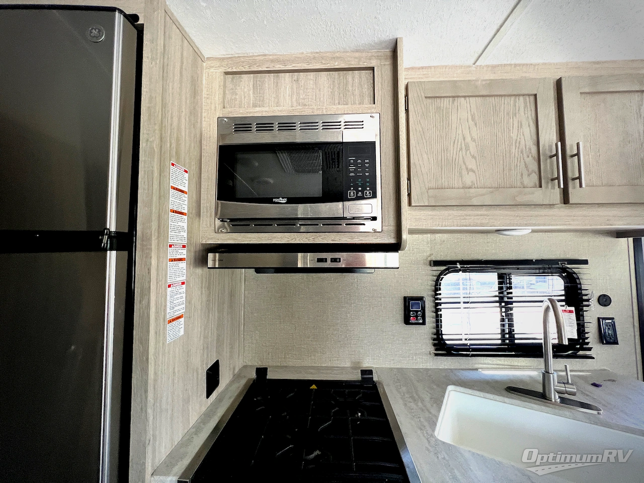 2023 Coachmen Catalina Summit Series 8 231MKS Photo 13