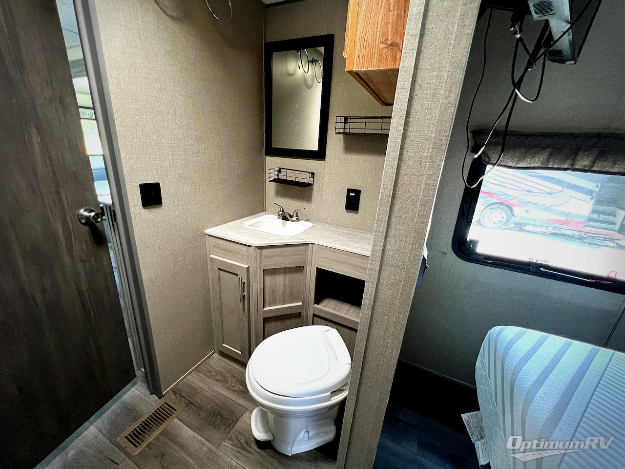 2023 Coachmen Catalina Summit Series 8 231MKS Photo 17