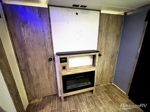 2022 Forest River Cherokee Alpha Wolf 26DBH-L RV Photo 3
