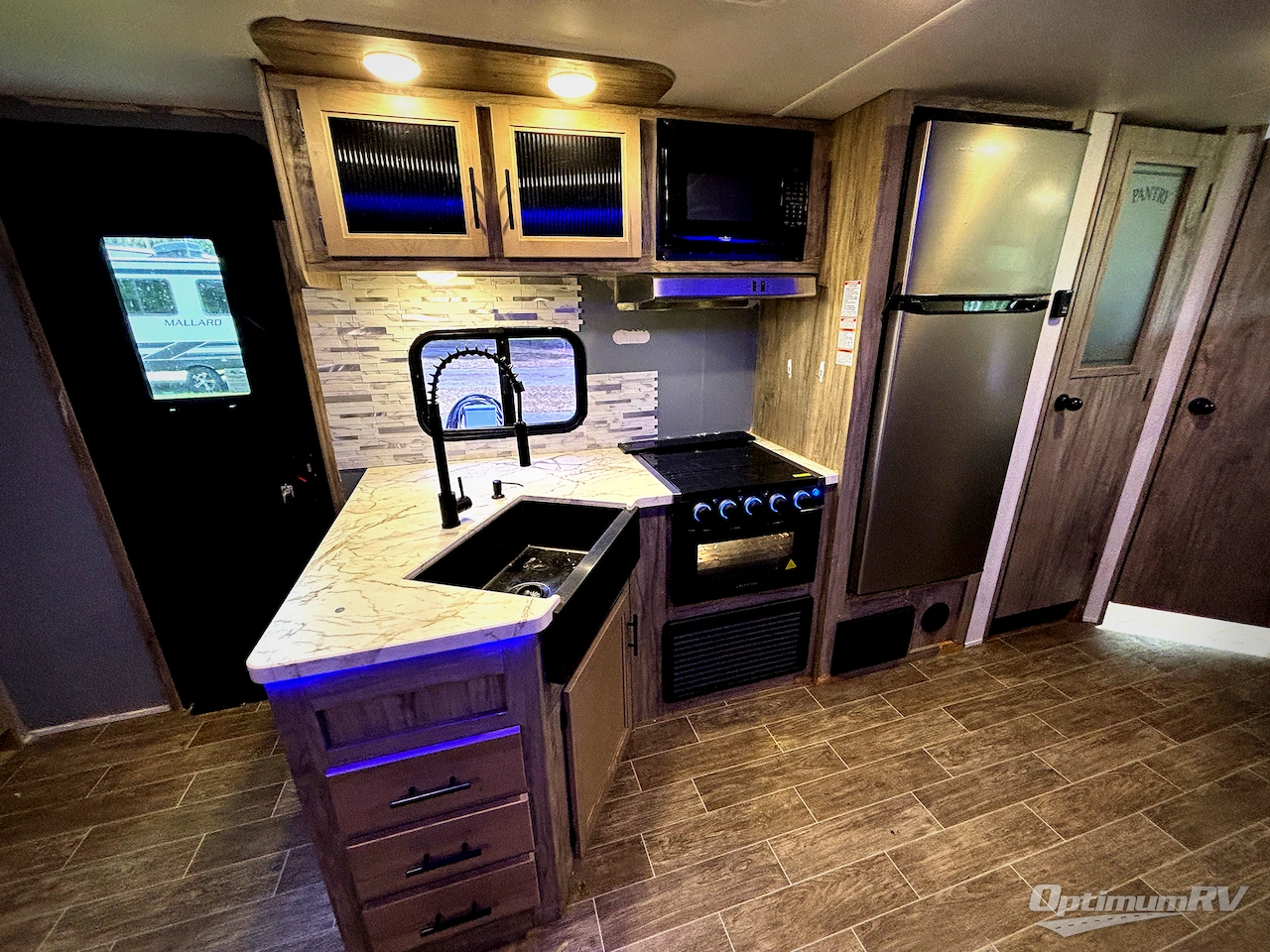 2022 Forest River Cherokee Alpha Wolf 26DBH-L Photo 8