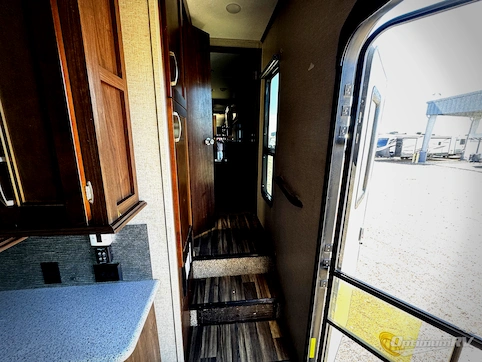 2017 Keystone Montana High Country 305RL RV Photo 4