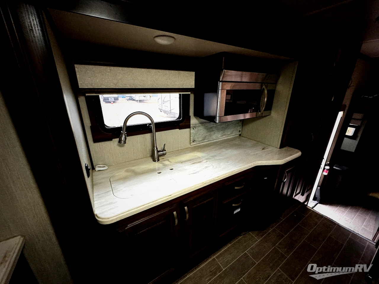2017 Keystone Montana High Country 305RL Photo 15