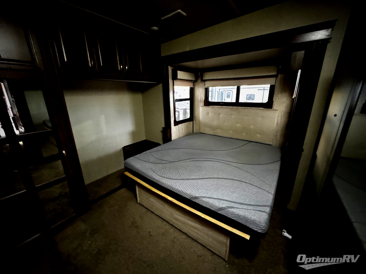 2017 Keystone Montana High Country 305RL Photo 21