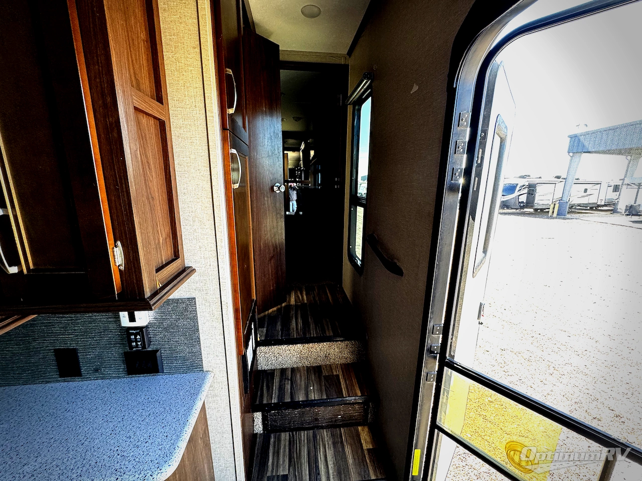 2017 Keystone Montana High Country 305RL Photo 10