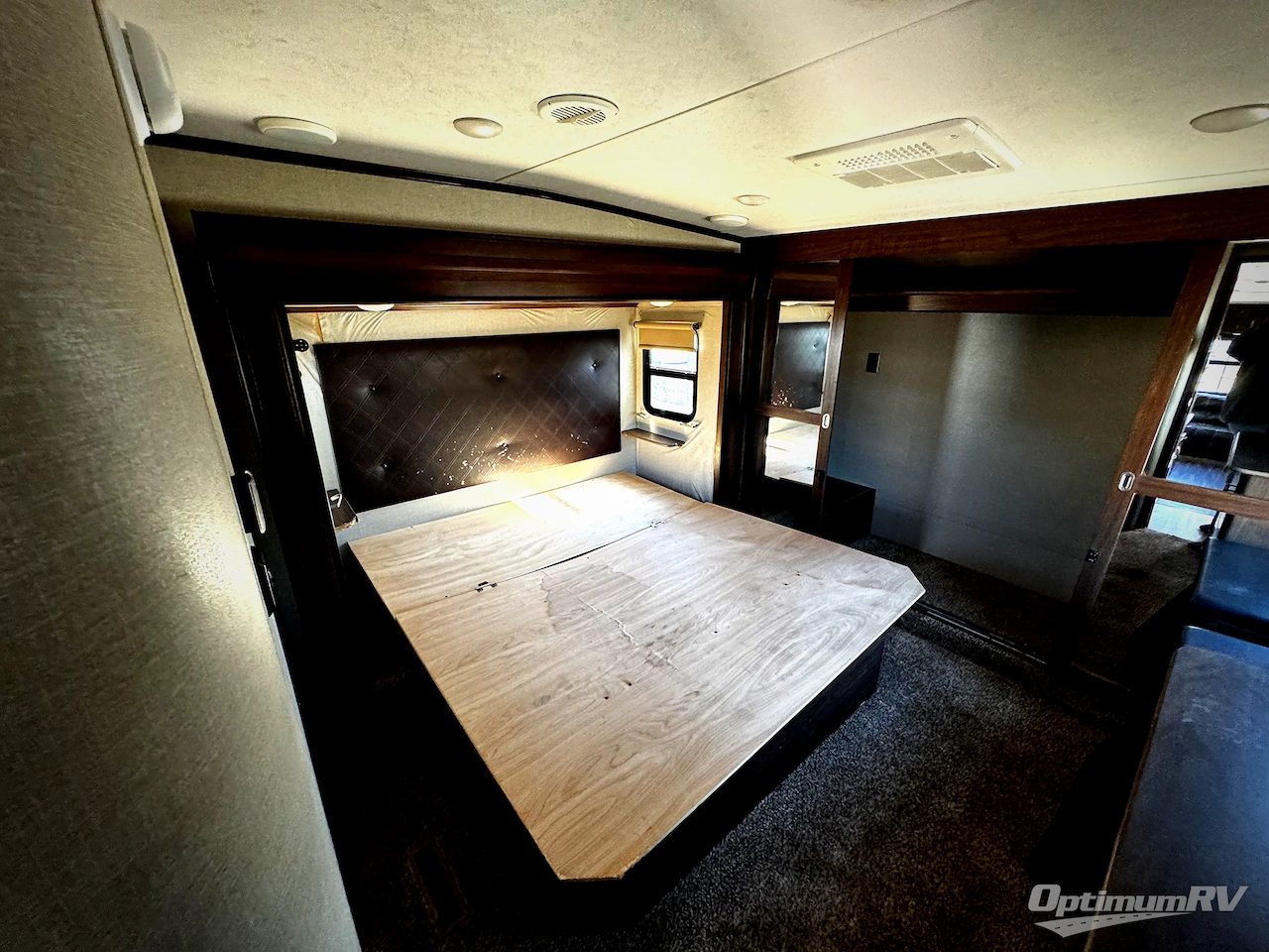 2017 Keystone Montana High Country 305RL Photo 12