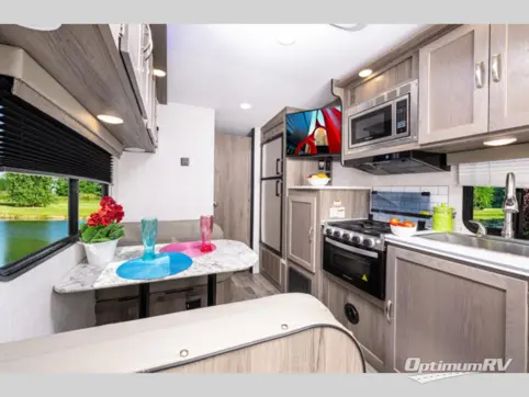 2022 Gulf Stream Vista Cruiser 19RBS RV Photo 3