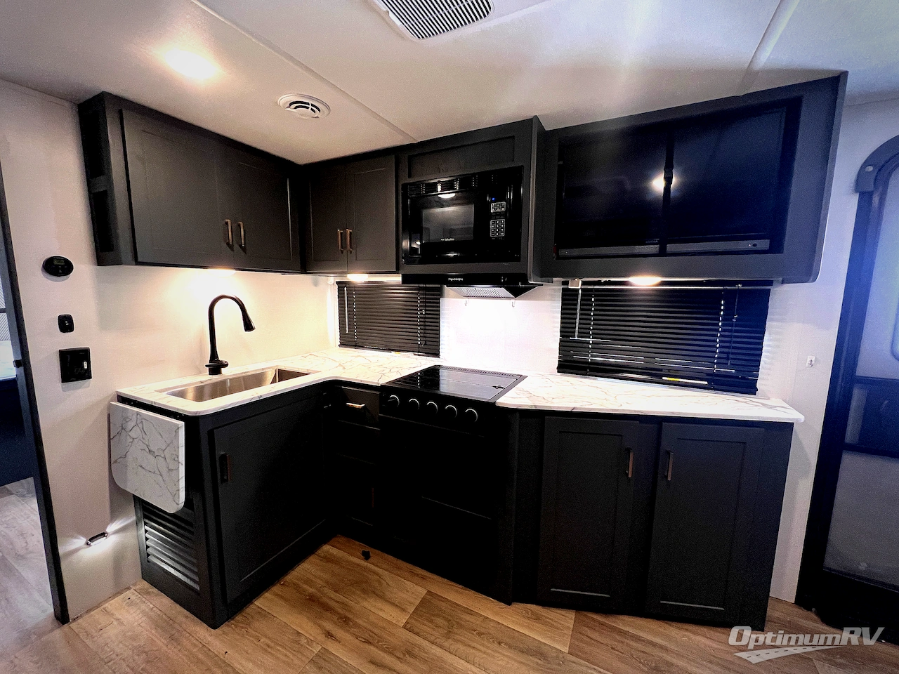 2024 Keystone Bullet Crossfire Double Axle 2530RD Photo 9