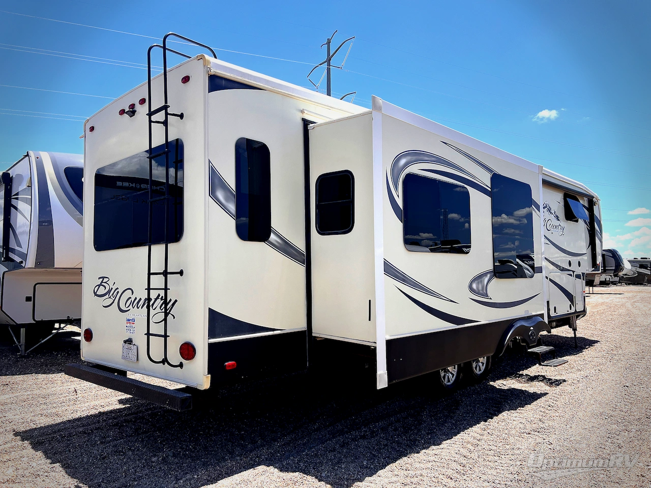 2017 Heartland Big Country 3560SS Photo 2