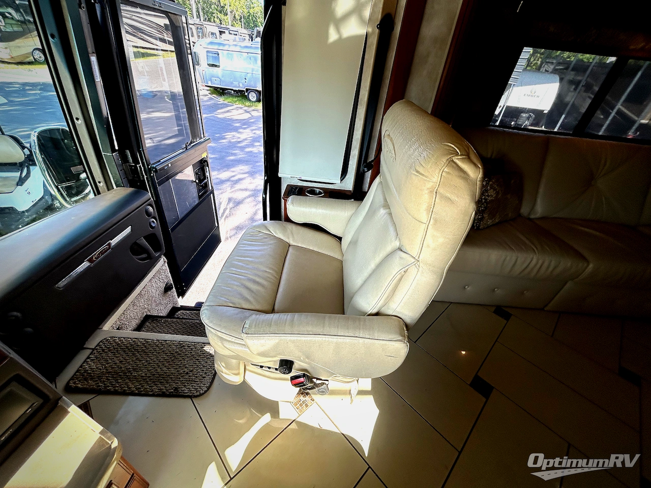 2011 Itasca Ellipse 42QD Photo 9