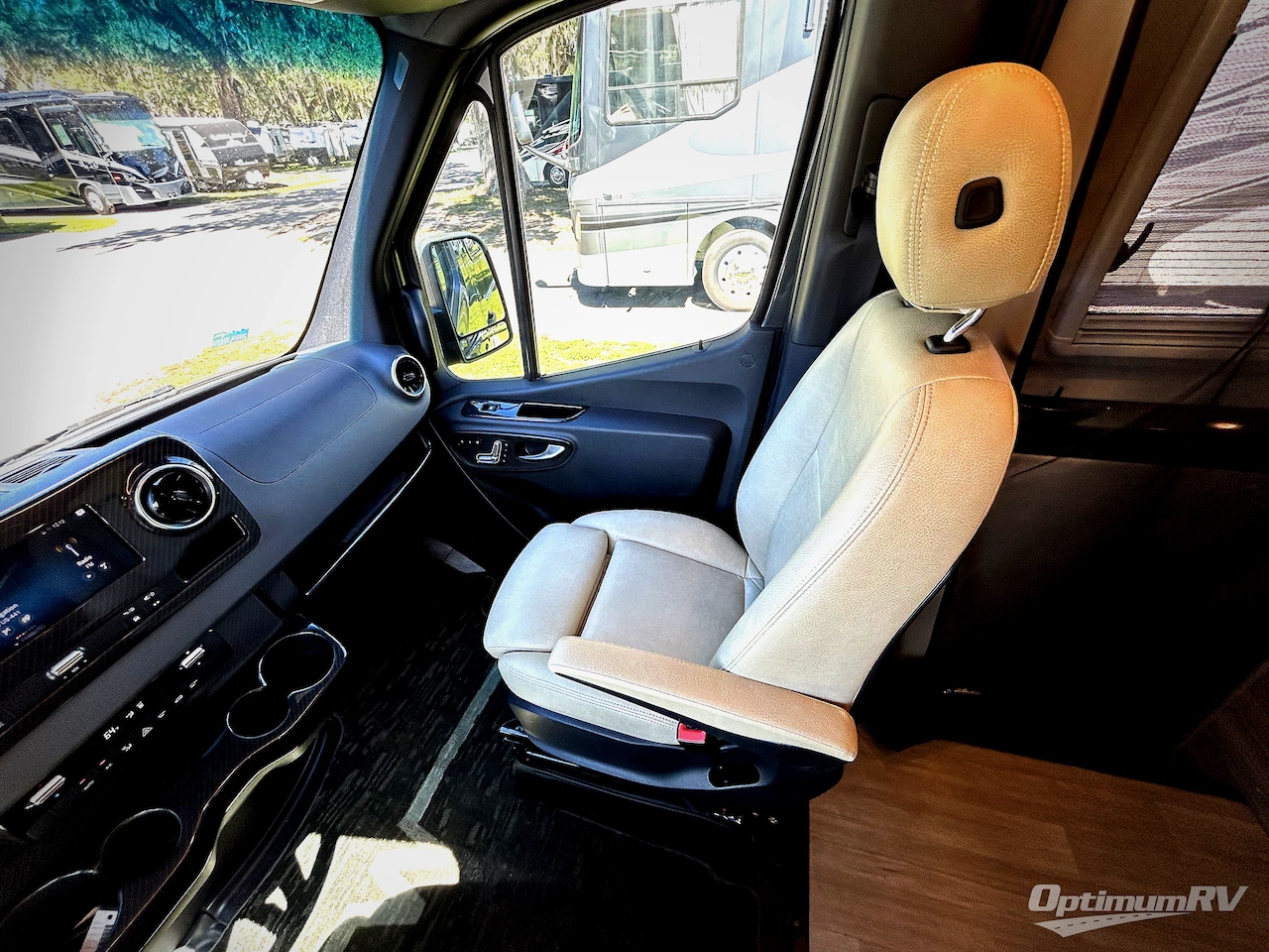 2020 Winnebago Boldt 70 BL Photo 9