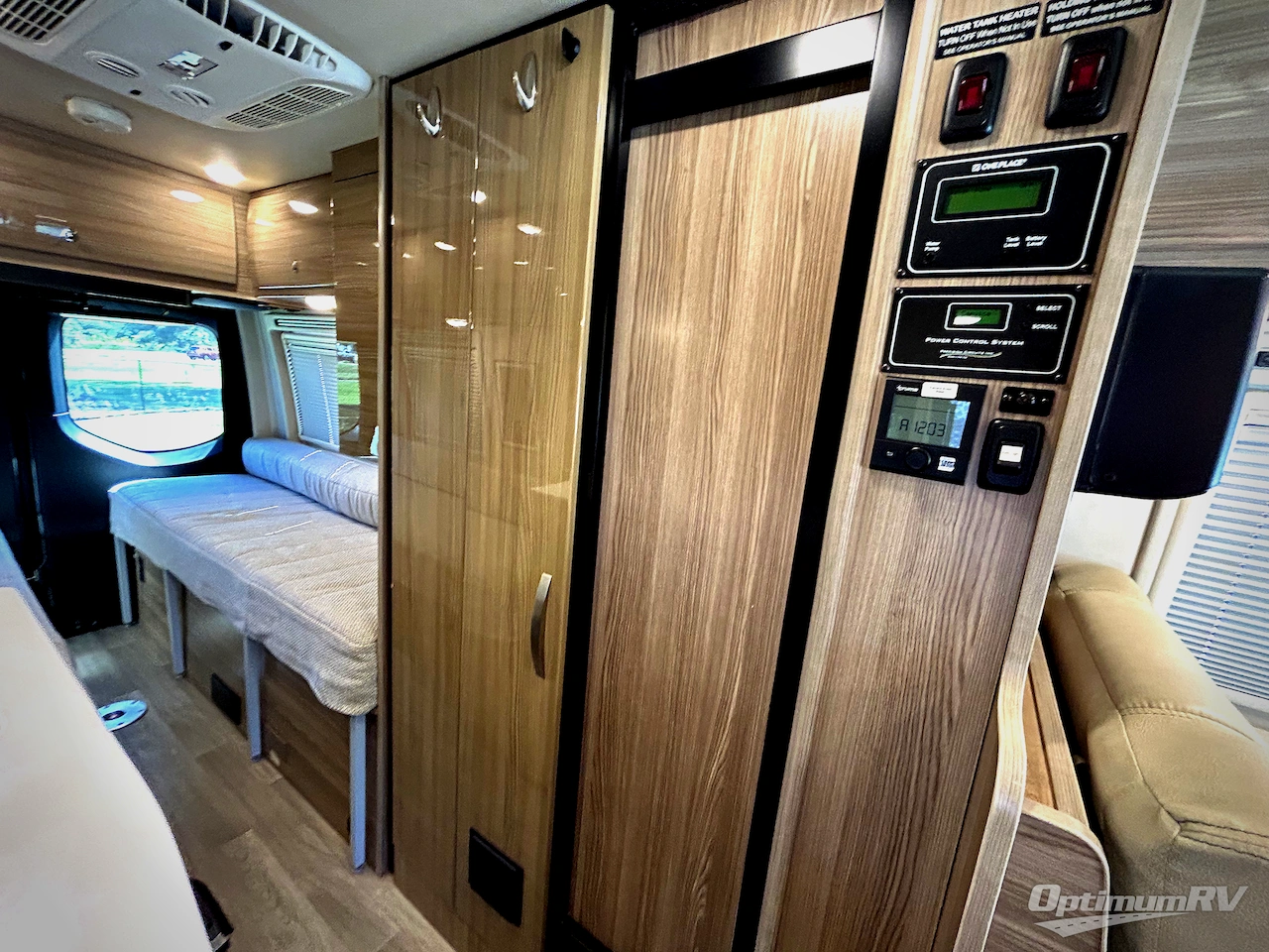 2020 Winnebago Boldt 70 BL Photo 12