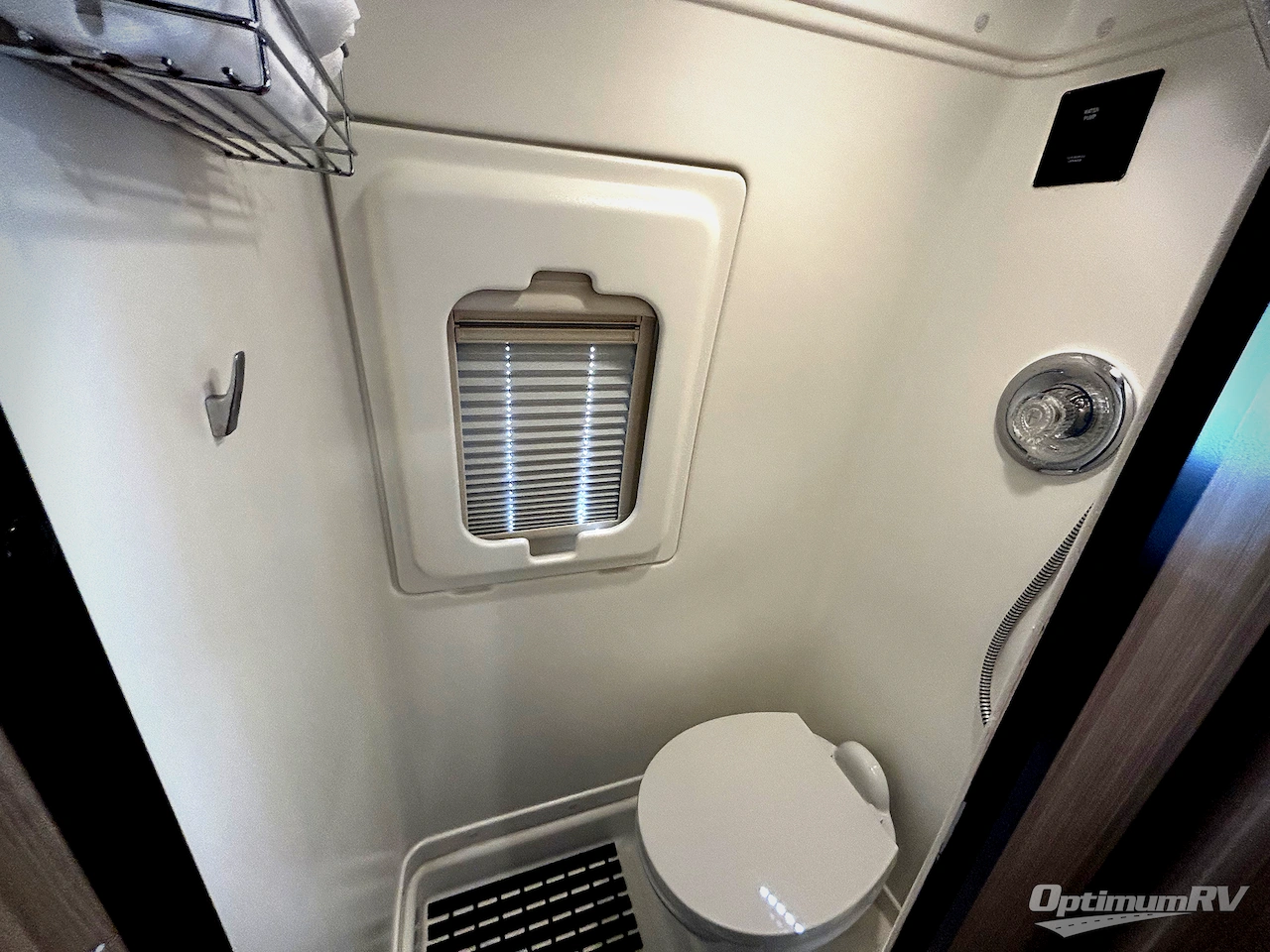 2020 Winnebago Boldt 70 BL Photo 13