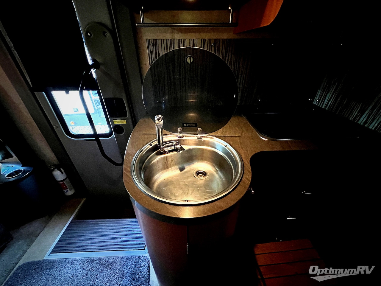 2010 Winnebago Via 25T Photo 12