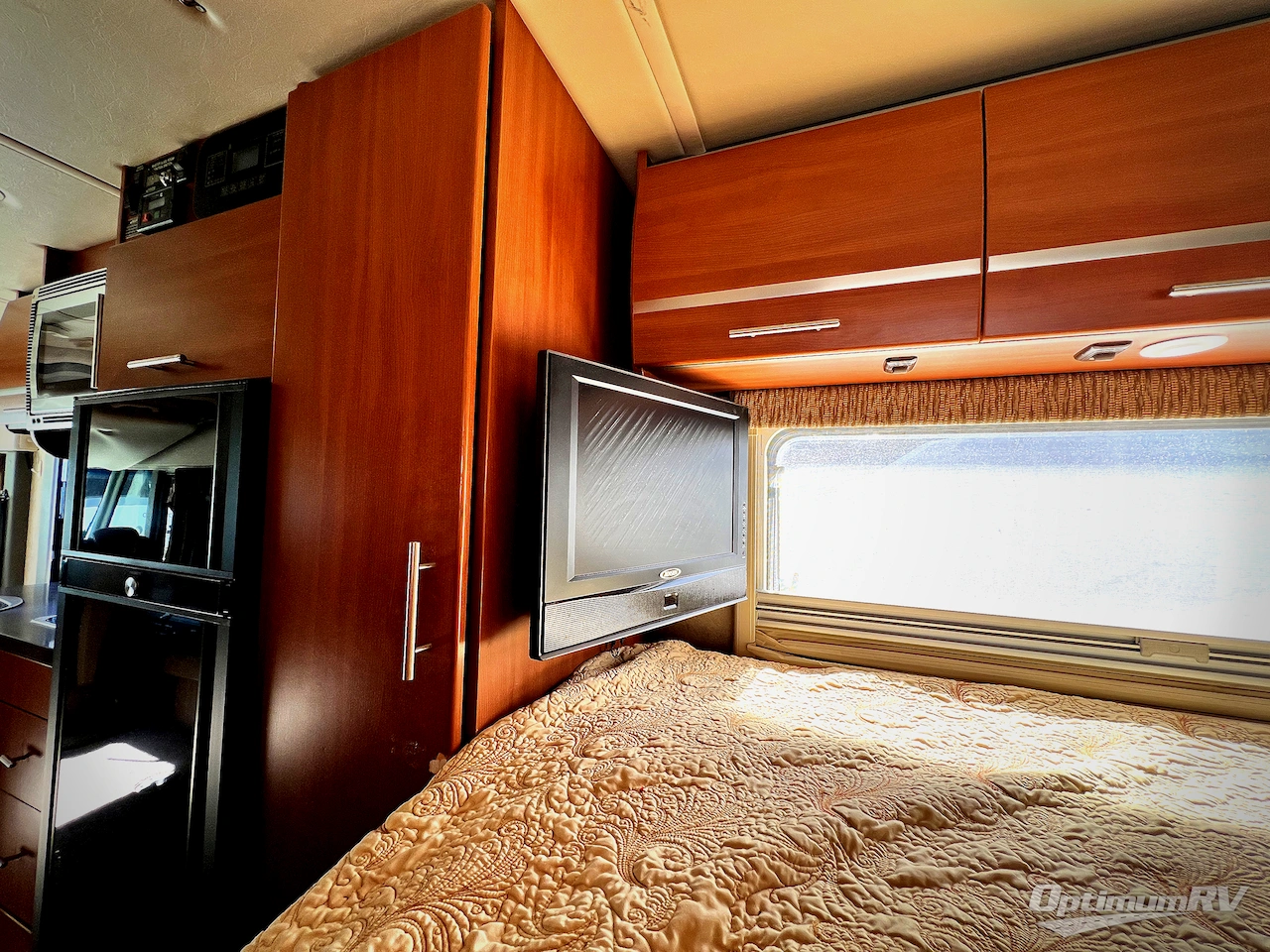 2010 Winnebago Via 25T Photo 25