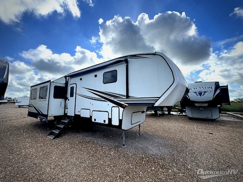2021 CrossRoads Cruiser Aire CR31SI RV Photo 2