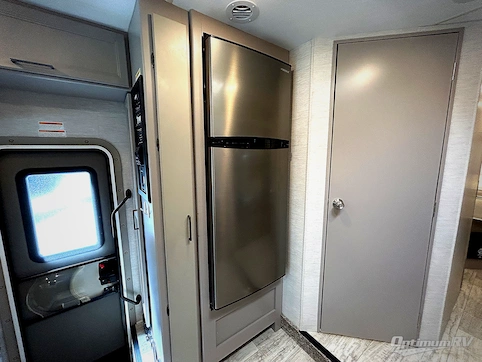 2024 Thor Chateau 31EV RV Photo 3