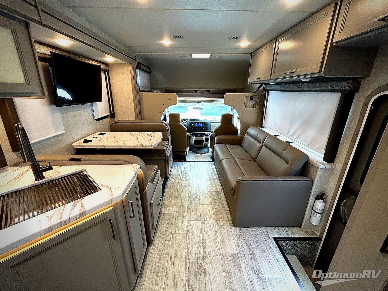 2024 Thor Chateau 31EV Photo 6