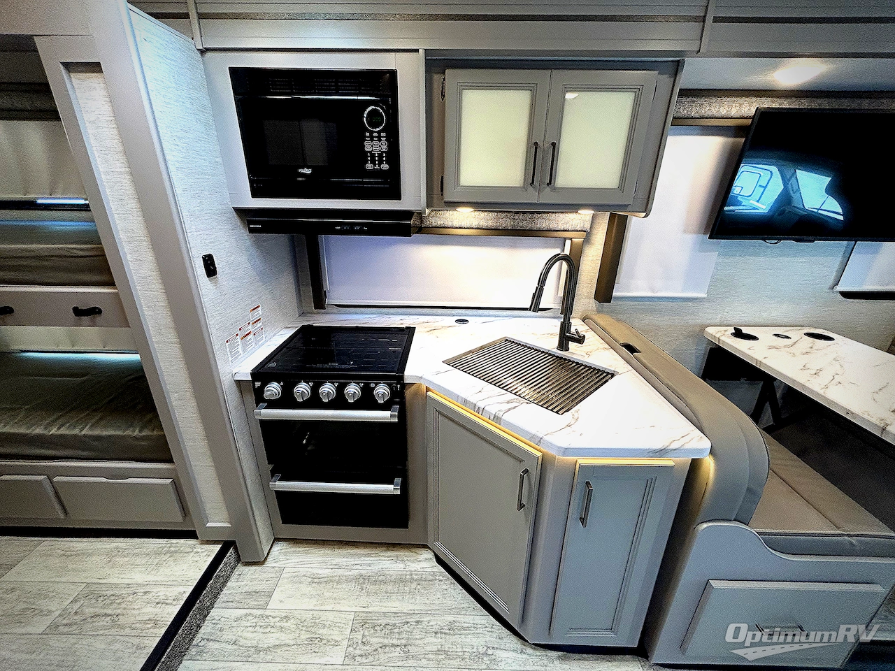 2024 Thor Chateau 31EV Photo 7