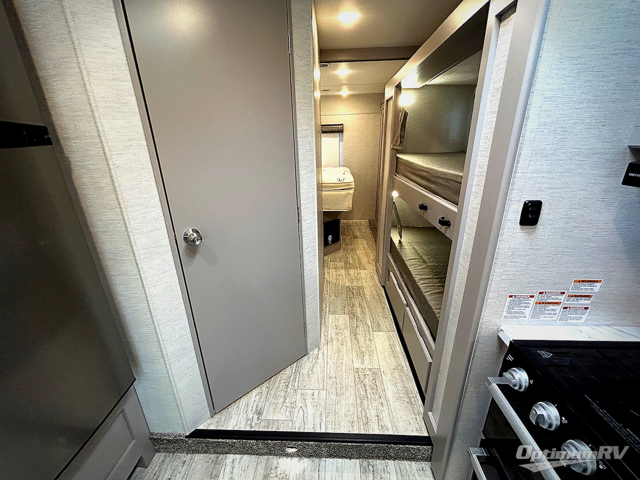 2024 Thor Chateau 31EV Photo 12