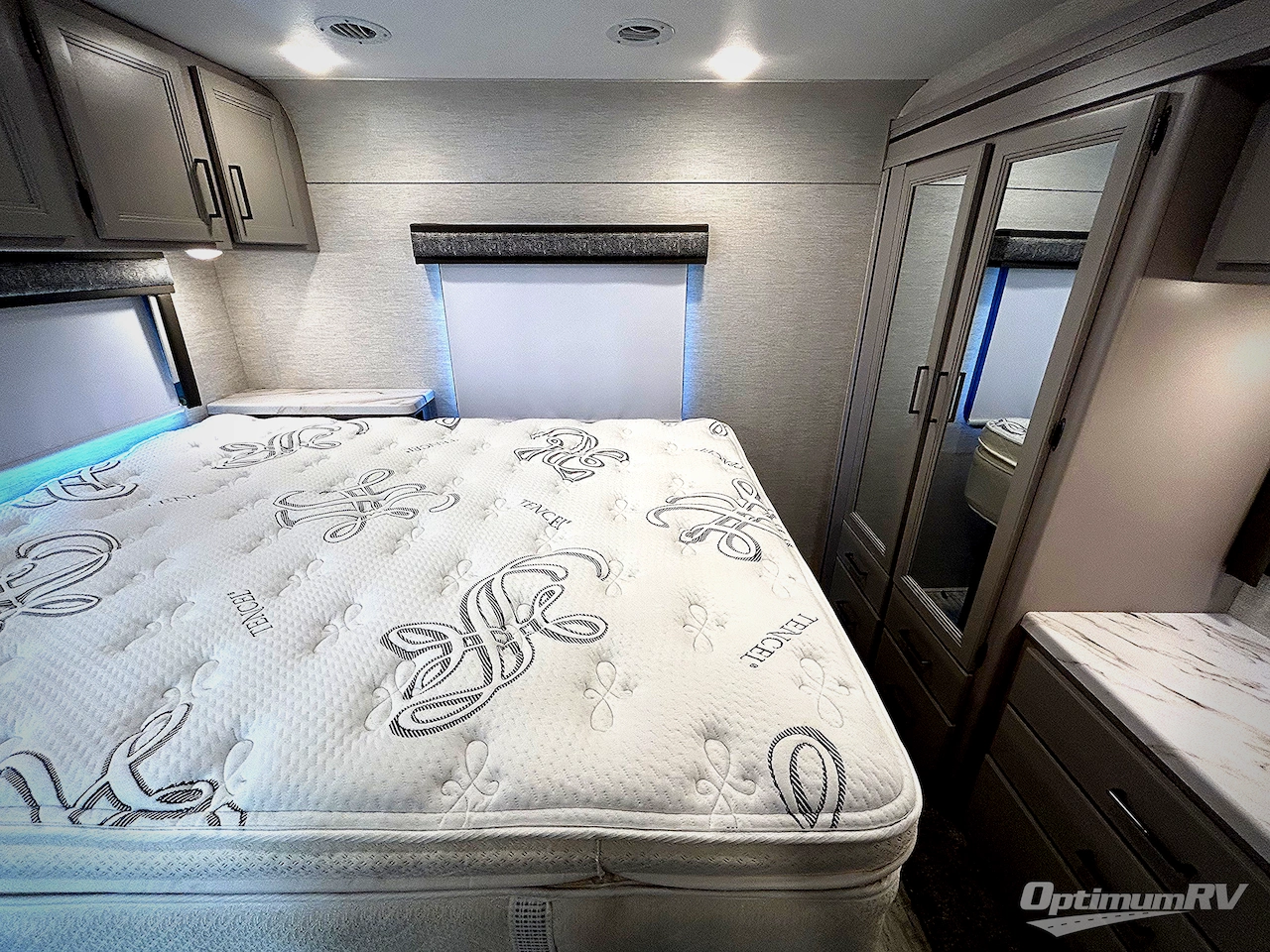2024 Thor Chateau 31EV Photo 18