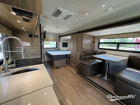 2019 Dynamax isata 3 24FW RV Photo 2