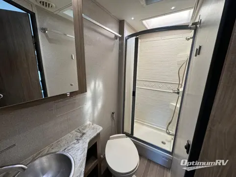 2019 Dynamax isata 3 24FW RV Photo 4