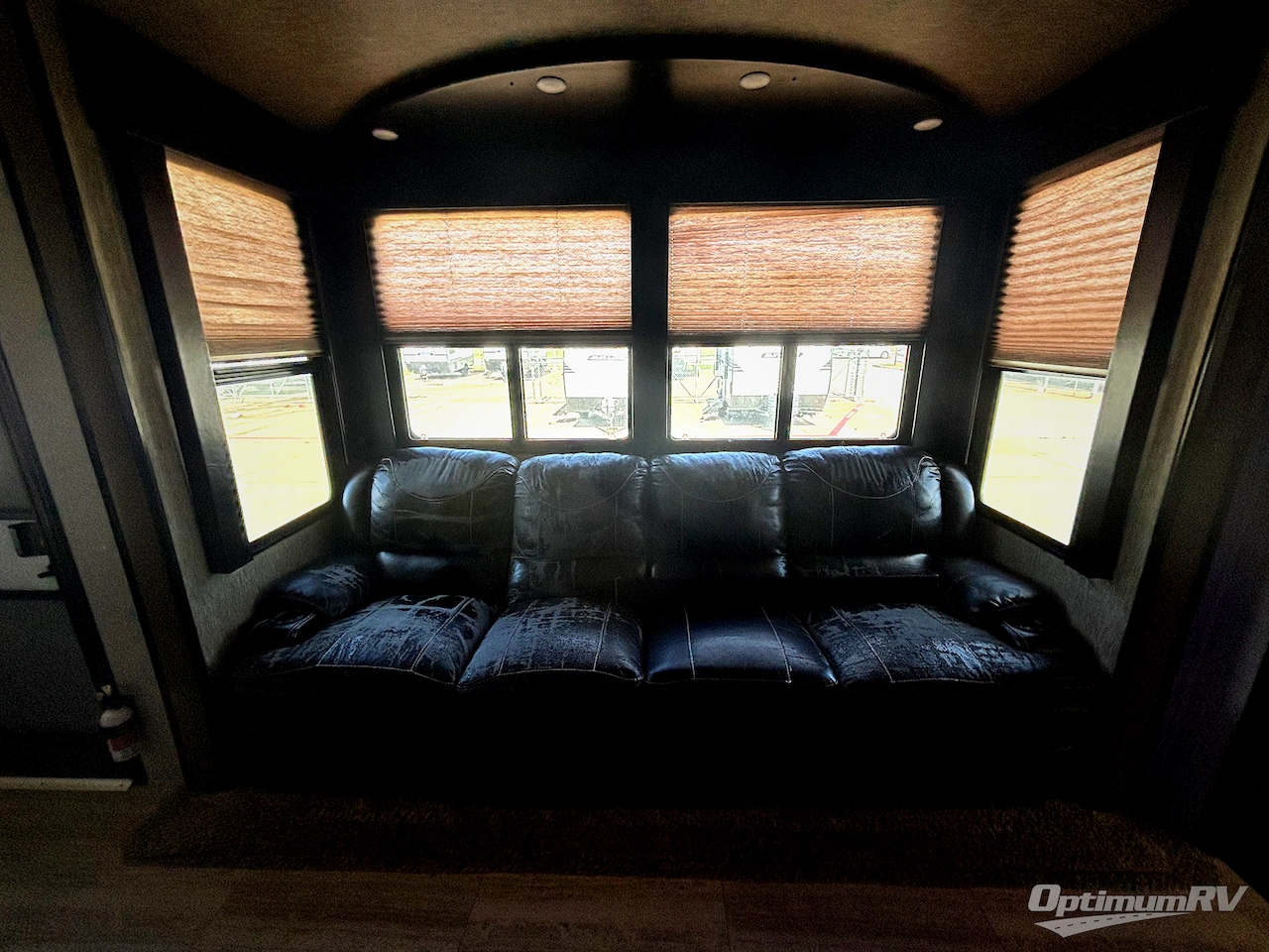 2016 Grand Design Momentum M-Class 388M Photo 7