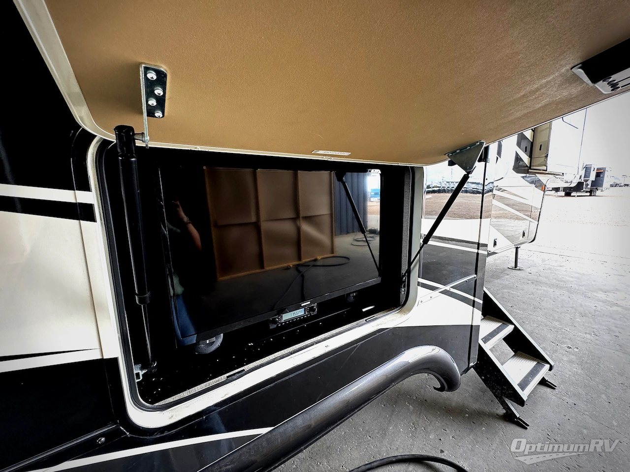 2020 DRV Luxury Suites Mobile Suites 40KSSB4 Photo 3