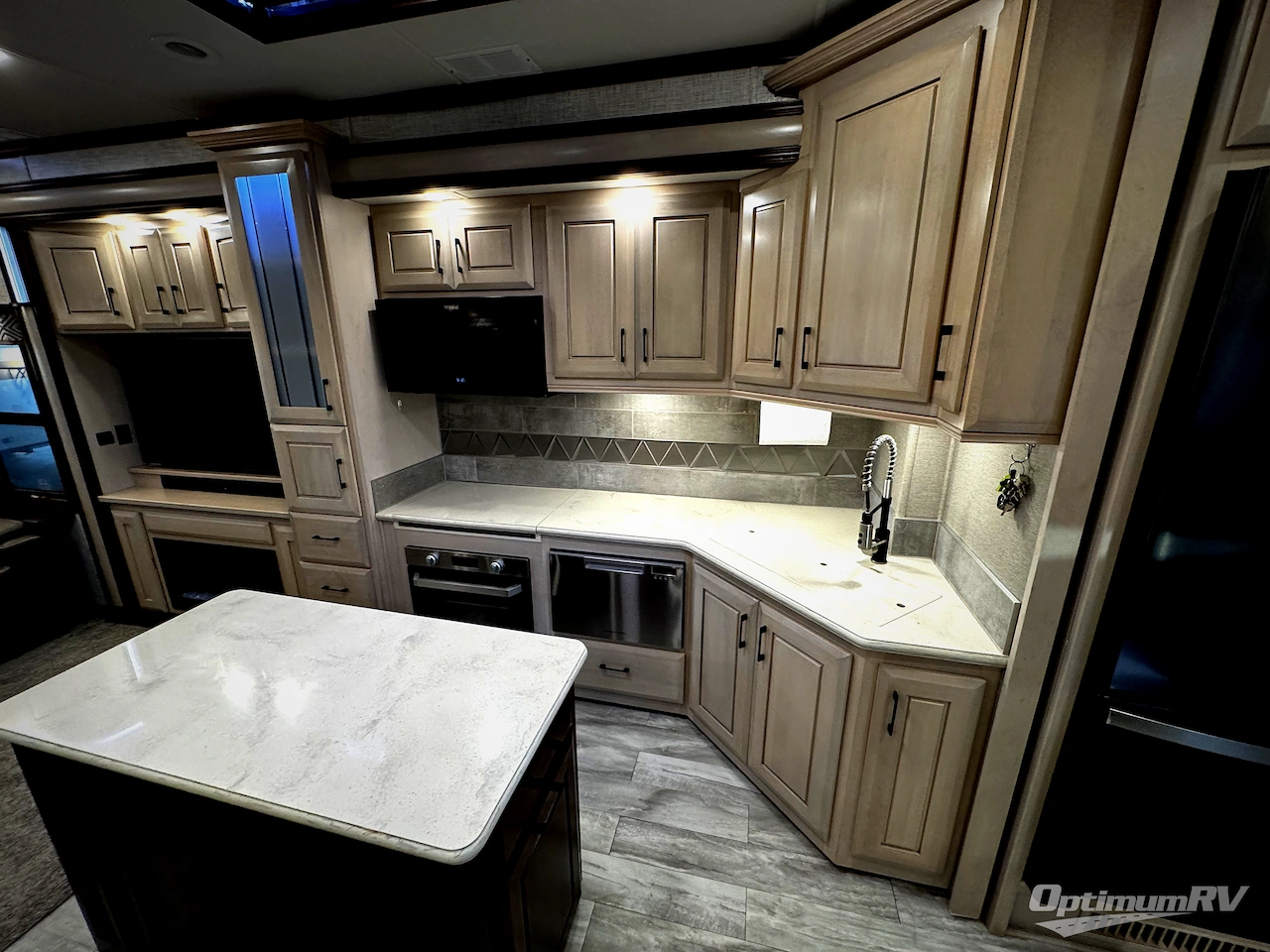 2020 DRV Luxury Suites Mobile Suites 40KSSB4 Photo 5