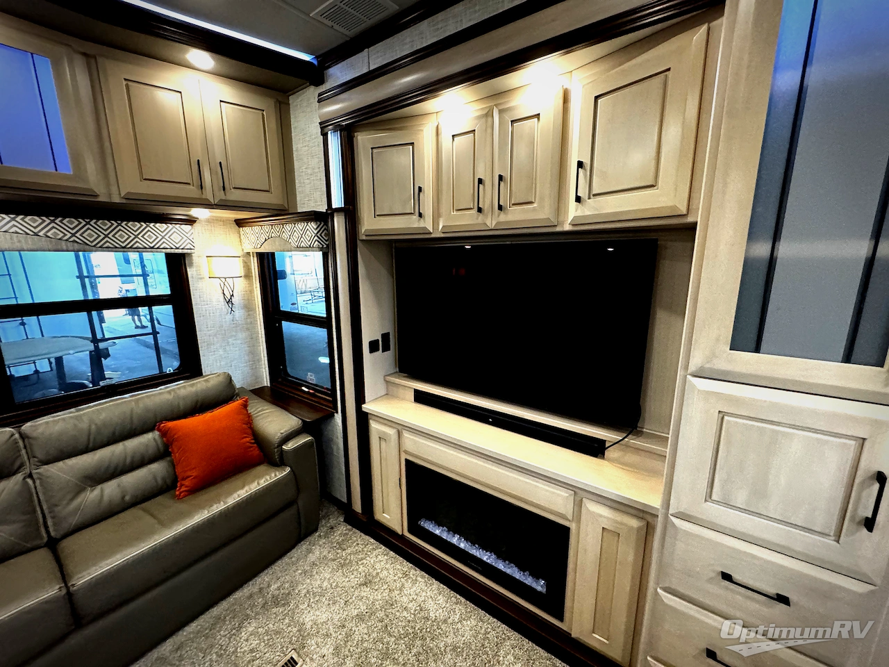 2020 DRV Luxury Suites Mobile Suites 40KSSB4 Photo 9