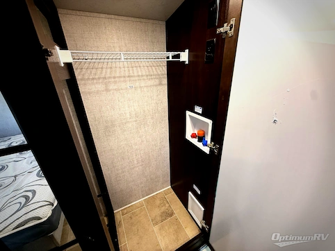 2021 Palomino Columbus 378MBC RV Photo 4