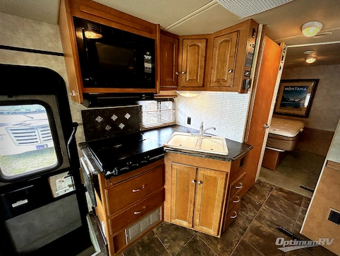 2012 Winnebago Vista 26P RV Photo 2