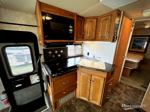 2012 Winnebago Vista 26P RV Photo 3