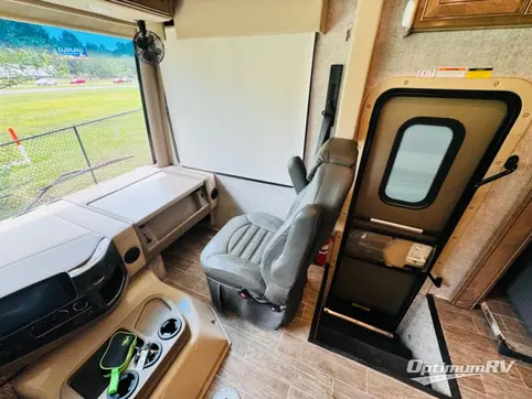 2020 Thor Miramar 35.2 RV Photo 2