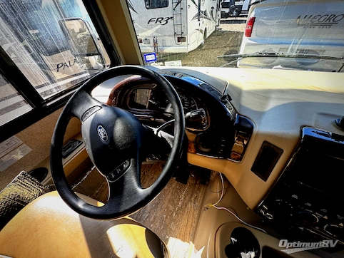 2017 Thor Hurricane 29M RV Photo 2