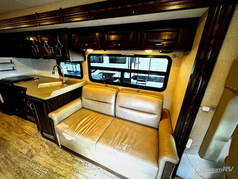 2017 Thor Hurricane 29M RV Photo 3