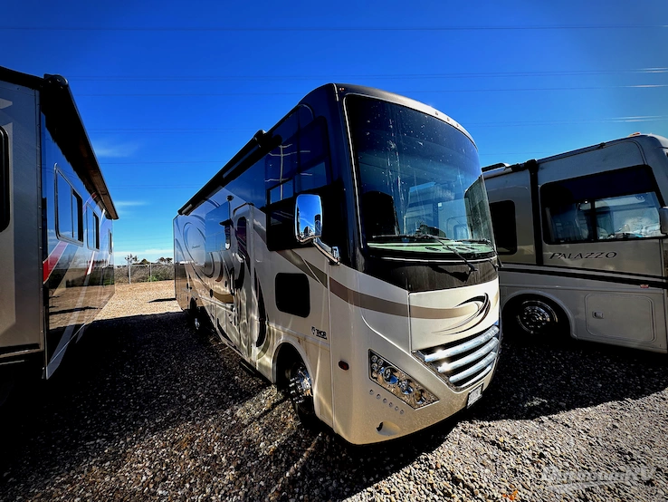 2017 Thor Hurricane 29M RV Photo 1