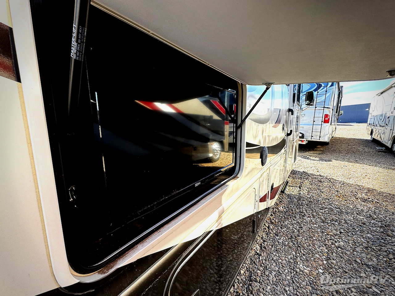 2017 Thor Hurricane 29M Photo 2