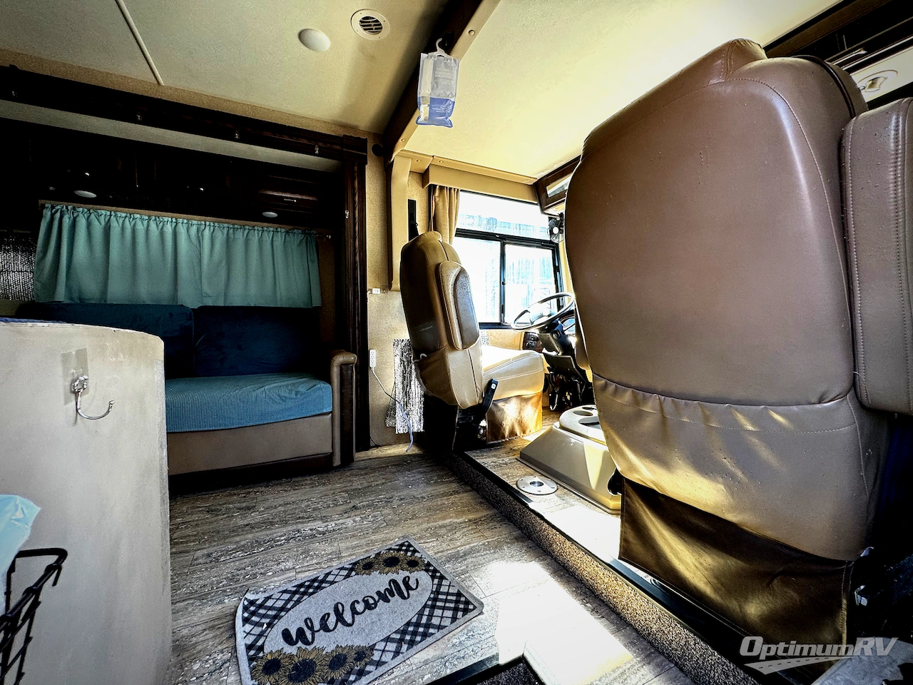 2017 Thor Hurricane 29M Photo 3