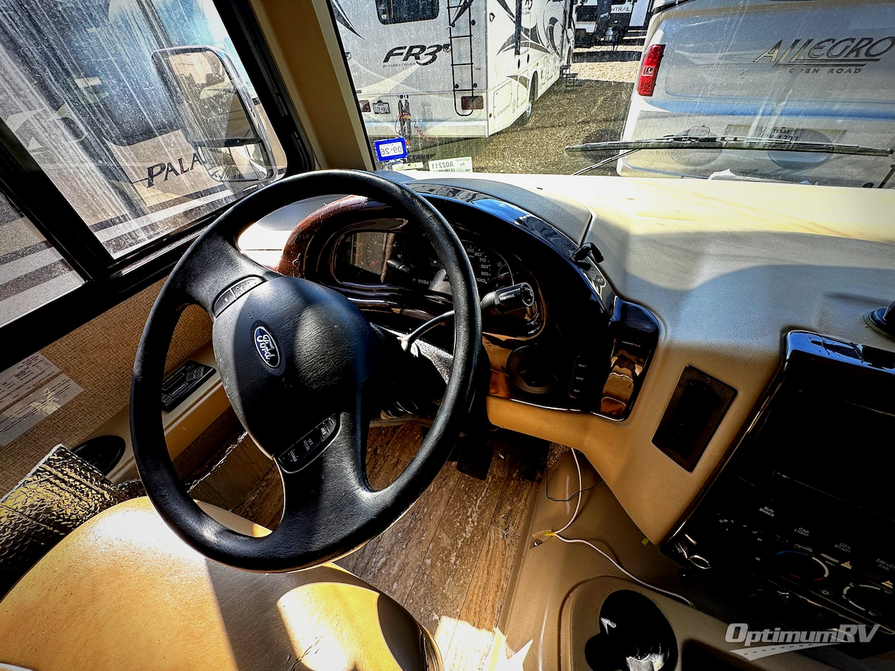 2017 Thor Hurricane 29M Photo 5