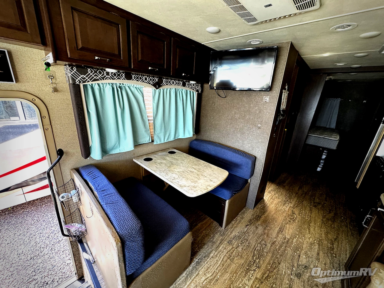 2017 Thor Hurricane 29M Photo 9