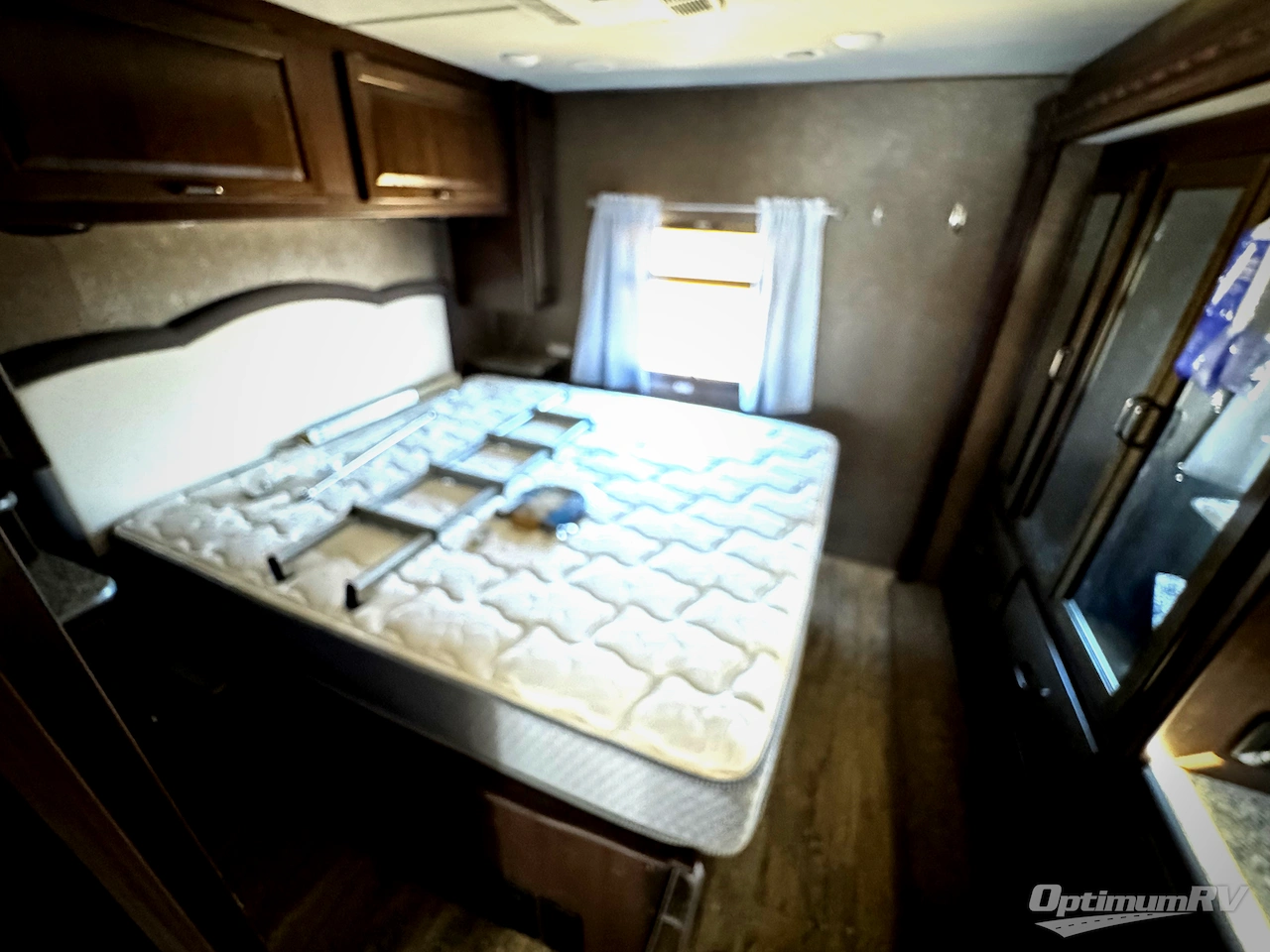 2017 Thor Hurricane 29M Photo 15