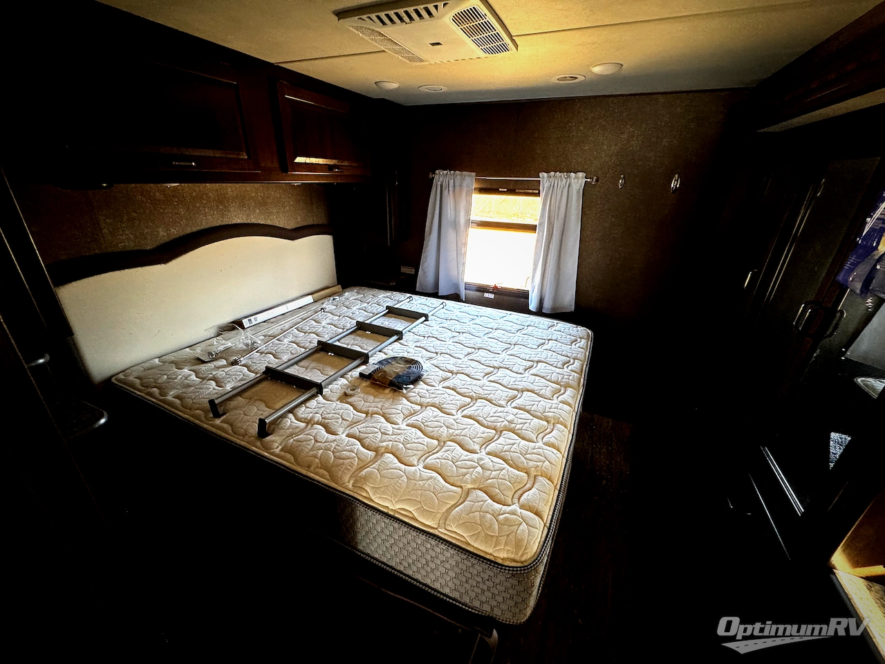 2017 Thor Hurricane 29M Photo 16